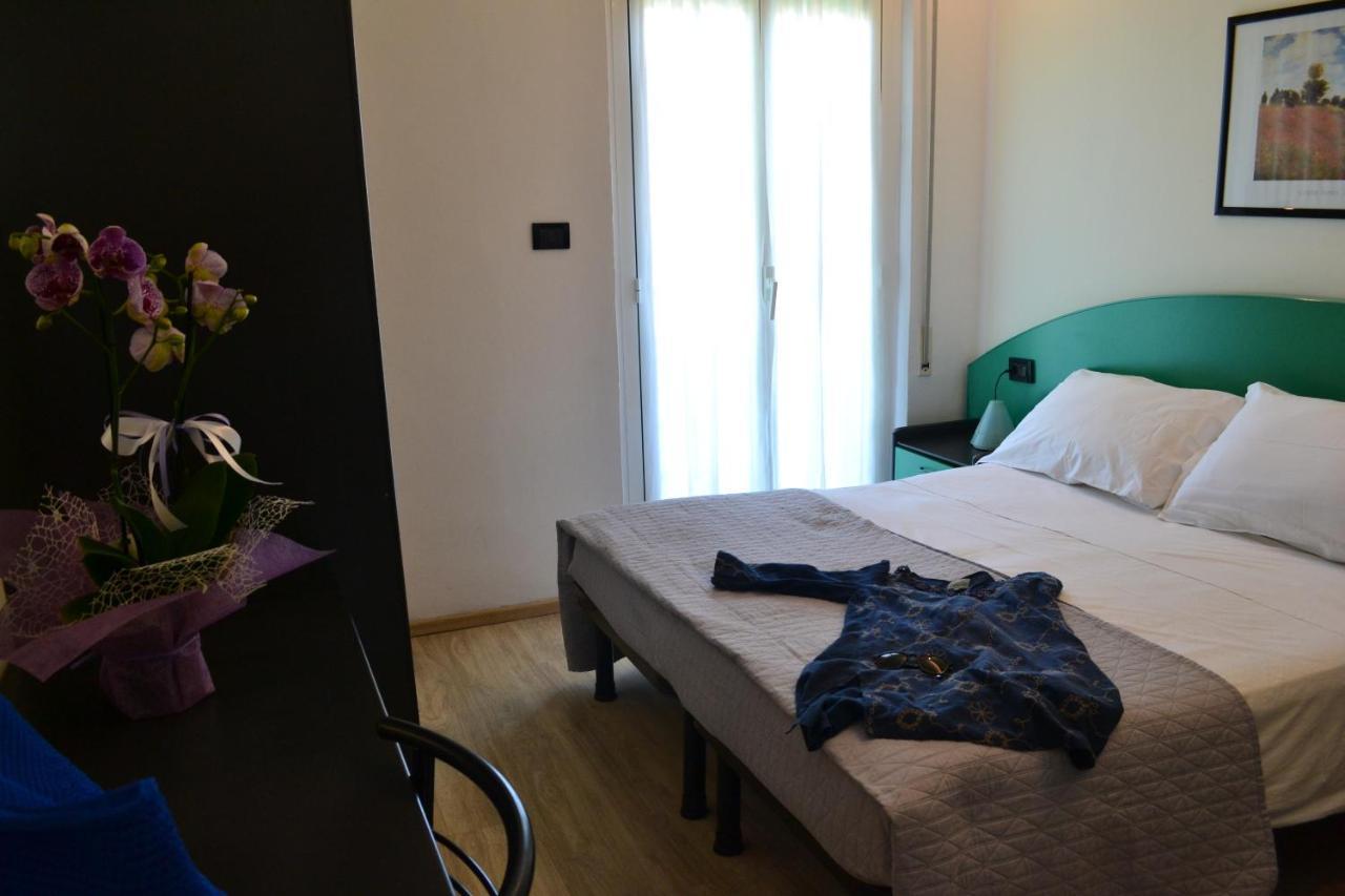 Hotel Tre Stelle Римини Экстерьер фото