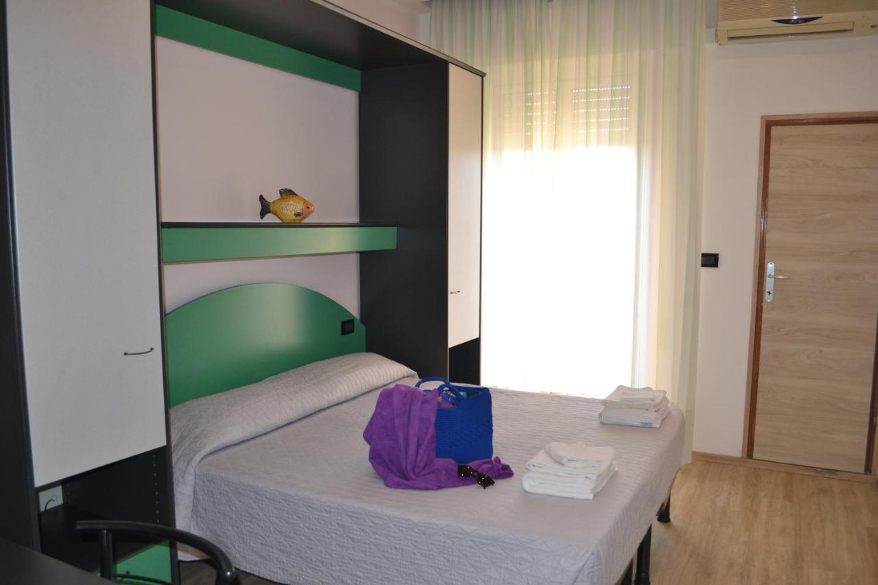 Hotel Tre Stelle Римини Экстерьер фото