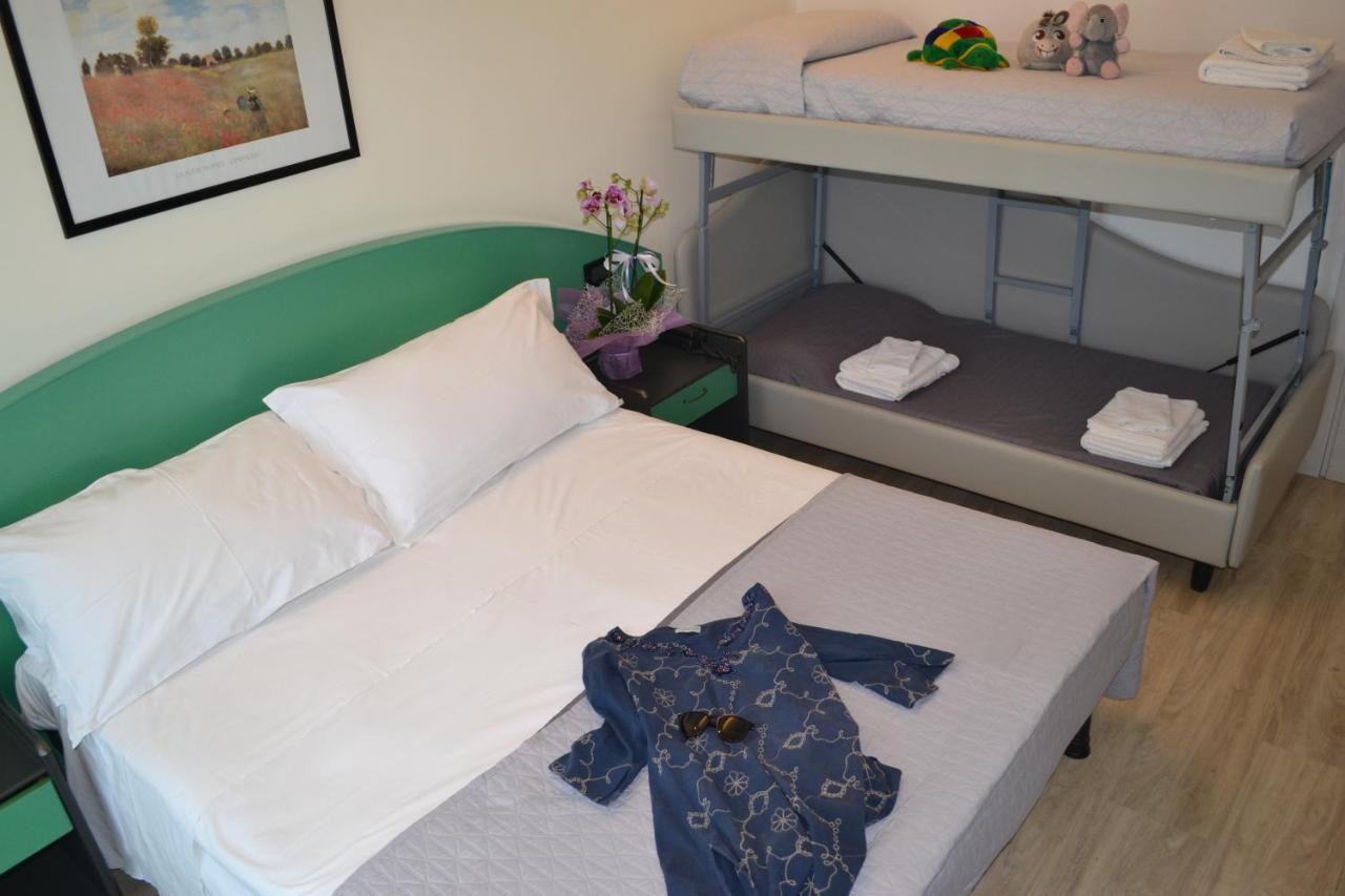 Hotel Tre Stelle Римини Экстерьер фото