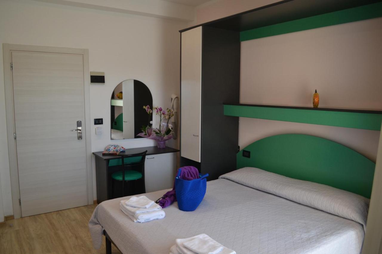 Hotel Tre Stelle Римини Экстерьер фото