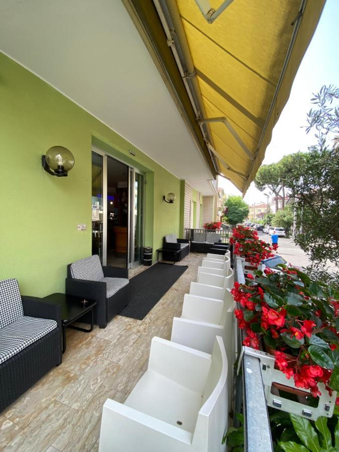 Hotel Tre Stelle Римини Экстерьер фото