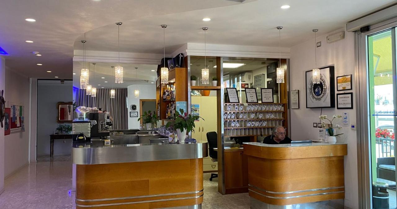 Hotel Tre Stelle Римини Экстерьер фото