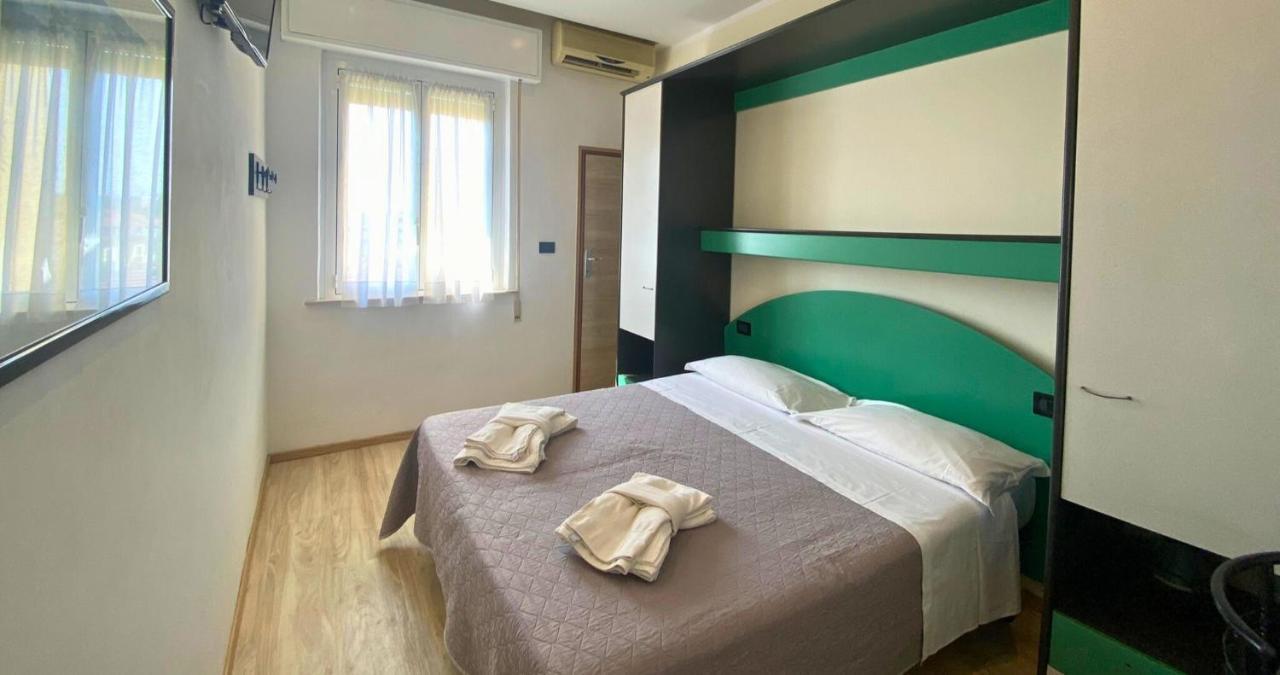 Hotel Tre Stelle Римини Экстерьер фото