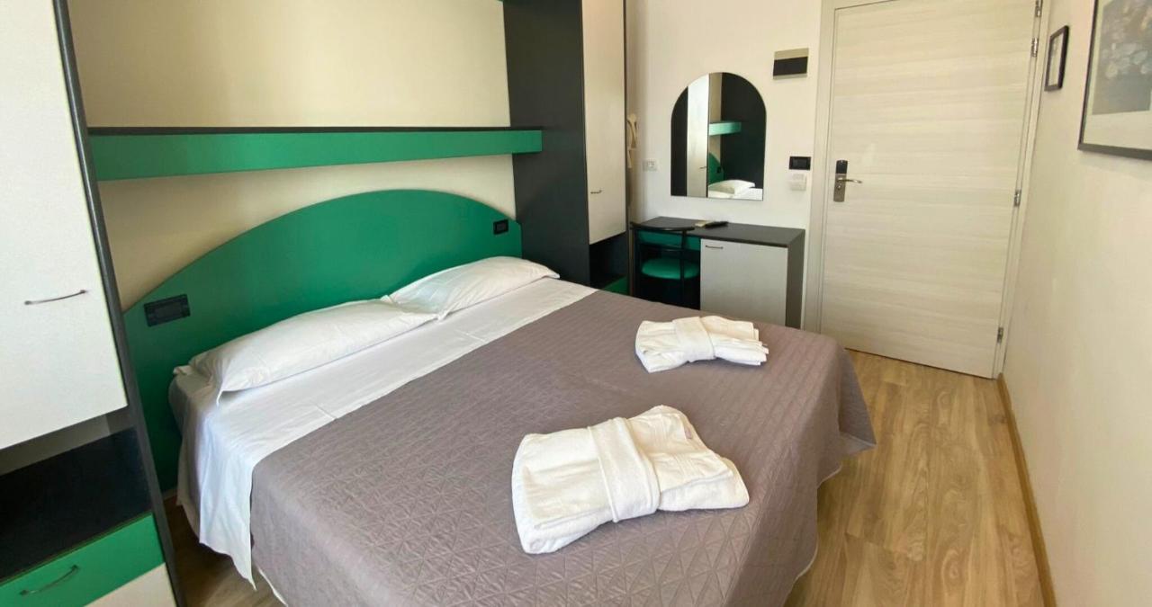 Hotel Tre Stelle Римини Экстерьер фото