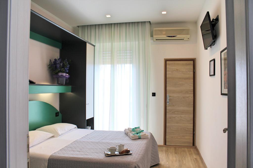 Hotel Tre Stelle Римини Экстерьер фото