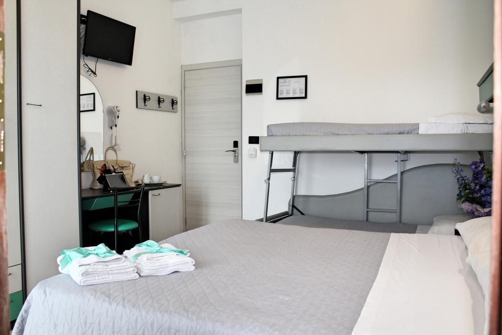 Hotel Tre Stelle Римини Экстерьер фото